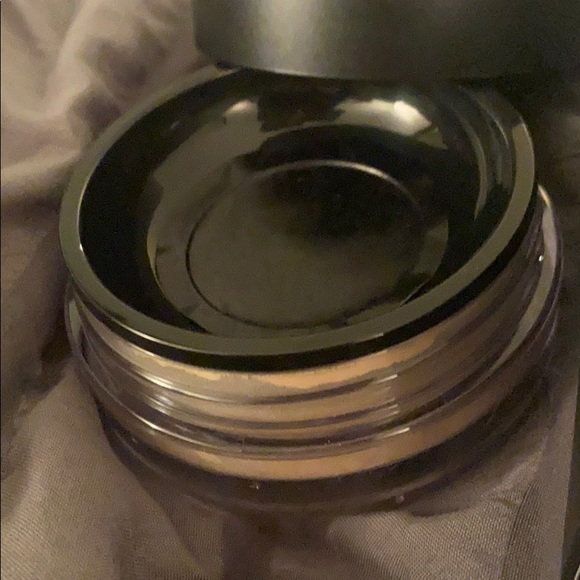 MAC COSMETICS Studio Fix Perfecting Powder - Picture 2 of 2